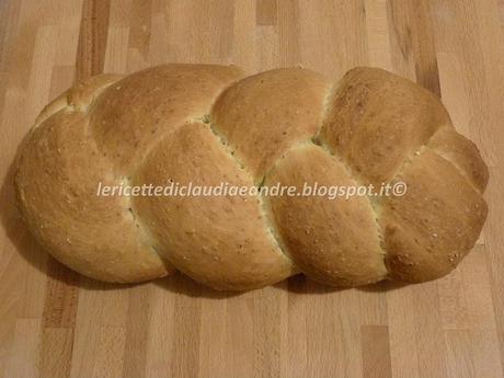 Treccia con crusca di avena e pochissimo lievito, a lunga lievitazione