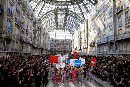 CHANEL COLLEZIONE SS2015 UNA PROTESTA FEMMINISTA