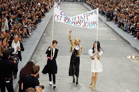 CHANEL COLLEZIONE SS2015 UNA PROTESTA FEMMINISTA