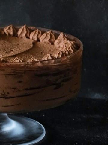 Torta Tiramisù con crema di nocciole e biscotti al cacao