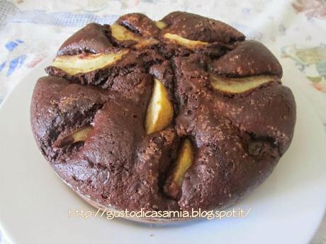 Torta al cacao con pere