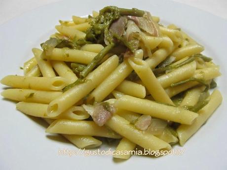 Penne con asparagi e pancetta