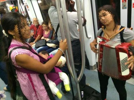 15 foto sfruttamento minorile in metropolitana. Con la consapevolezza che queste scene si verificano e potrebbero verificarsi solo a Roma