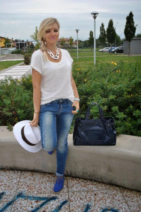 outfit casual jeans e t-shirt outfit borsalino cappello panama maglia bianca bracciale il centimetro collana majique majique gioielli fashion blogger italiane fashion blogger bionde mariafelicia magno fashion blogger colorblock by felym outfit settembre 2014 outfit estate 2014 outfit estivi 