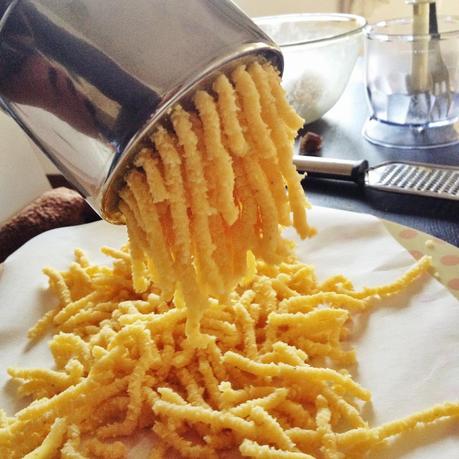 Ms. Bunbury in Cucina: PASSATELLI IN BRODO alla maniera dell'Artusi