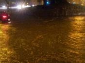 Ostiense tsunami onde alte mezzo metro, Ponte Milvio l'oceano, Battistini come Venezia. Video foto dopo trenta minuti pioggia Roma