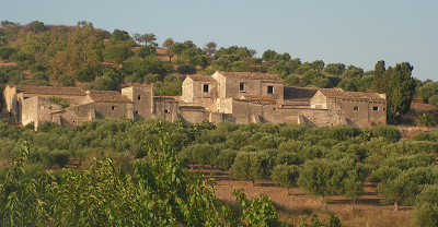 Funzione dei nuraghi. Confronti con masserie, bagli e cascine.