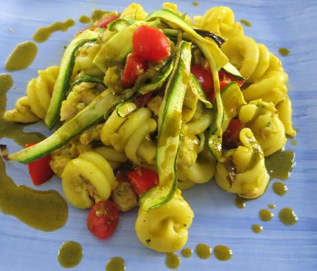 pasta corta di gragnano al sugarello, zucchine e fiori