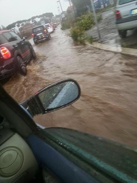 Foto e video della mezzoretta di pioggia di ieri pomeriggio. Come al solito Roma è in ginocchio