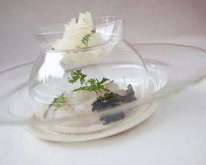 Carpaccio di branzino con crema di ostriche, granita di vodka lime