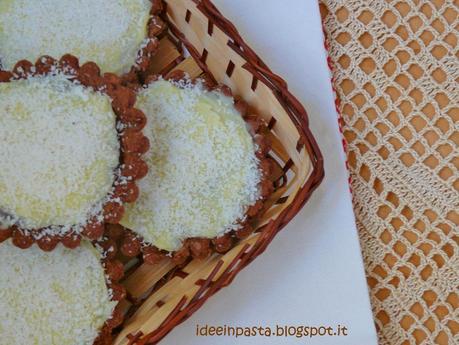 Tortine di Frolla al Cacao, Mou, Ganache Bianca e Cocco