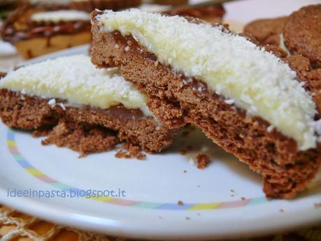 Tortine di Frolla al Cacao, Mou, Ganache Bianca e Cocco