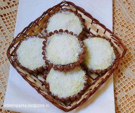 Tortine di Frolla al Cacao, Mou, Ganache Bianca e Cocco