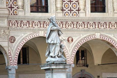 Vigevano, una piazza per sognare e una torta di riso da gustare!