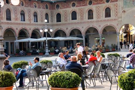 Vigevano, una piazza per sognare e una torta di riso da gustare!