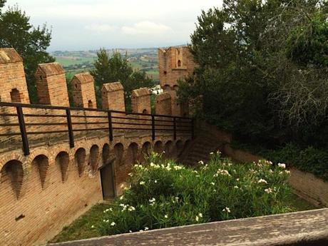 Camminamenti di ronda all'interno della Rocca di Gradara foto by Primula - Ma Bohème