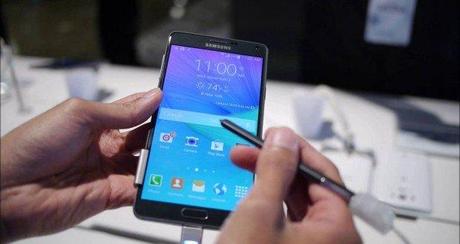 Video thumbnail for youtube video Samsung Galaxy Note 4 vs tutti (video) | Android Blog Italia