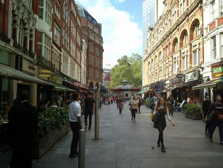 Ha un senso paragonare il verde pubblico di Londra e di Roma? Nessun senso. Ma noi lo facciamo ugualmente con questo grandioso post