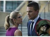 “Arrow scoop bacio, grandi ingressi, Amell molto altro