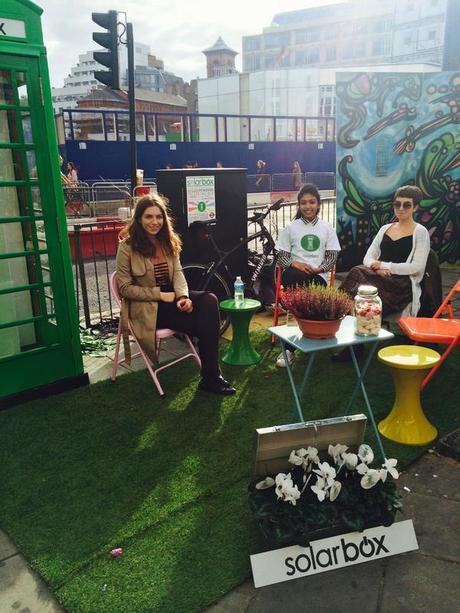 Londra, cabine per ricaricare i cellulari con energia solare. London Phone Booth Converted To Solar-Powered Mobile Charging Station