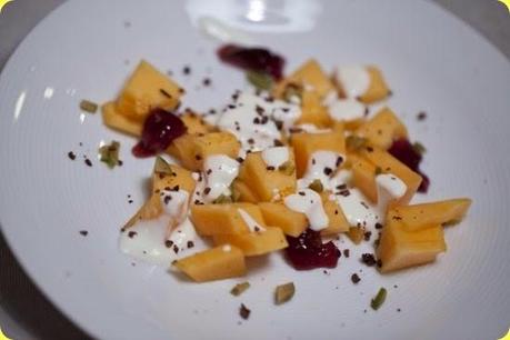 Macedonia di melone e olive