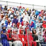 Fans wait for the start