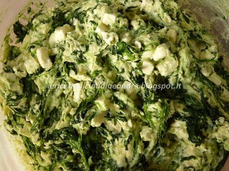 Muffin salati con yogurt greco, spinaci e feta