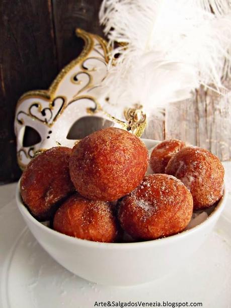 Bolinho de chuva recheado com doce de leite  Fritelle con cuore di dulche de leche