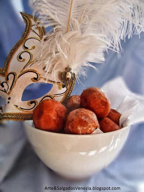 Bolinho de chuva recheado com doce de leite  Fritelle con cuore di dulche de leche