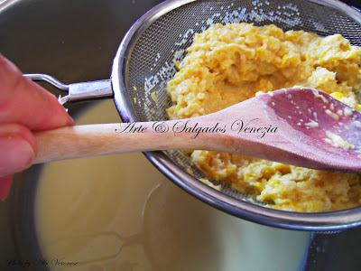 Mingau de milho verde ( curau) Polenta dolce con canella