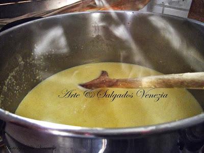 Mingau de milho verde ( curau) Polenta dolce con canella