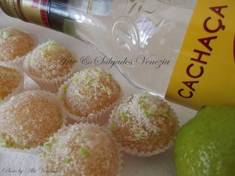 Brigadeiro de Caipirinha I brigadeiro sono i popolari dolcetti brasiliani a base di latte condensato e cachaça