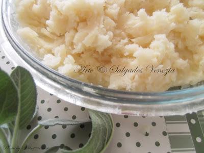 Nhoque de mandioca com bacon  Gnocchi di manioca con bacon croccante e gruyere.