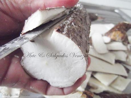 Nhoque de mandioca com bacon  Gnocchi di manioca con bacon croccante e gruyere.