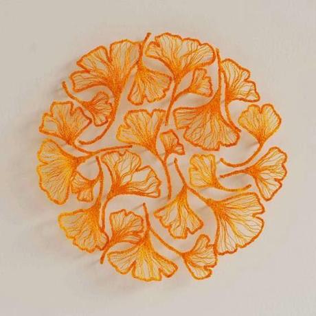 STRAORDINARIE SUPERFICI E TEXTURES NEI RICAMI SCULTOREI DI MEREDITH WOOLNOUGH