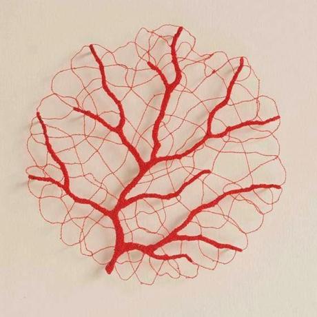 STRAORDINARIE SUPERFICI E TEXTURES NEI RICAMI SCULTOREI DI MEREDITH WOOLNOUGH