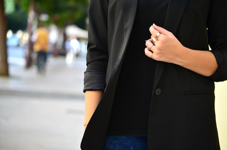 BLACK BLAZER.