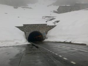 passi-svizzeri-maggio-neve-4
