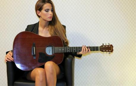 lovehandmade fashion blog_barbara valentina grimaldi fashion blogger_guitar_jacket promod_musica