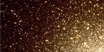 Immagine in tricromia di una regione esterna dell'ammasso globulare omega Centauri, osservata dalla survey STREGA@VST