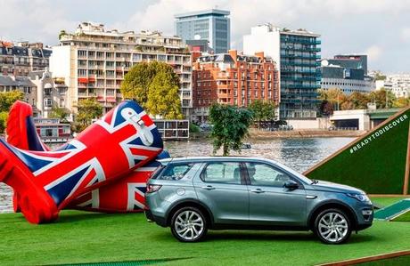 Land Rover: La nuova Discovery Sport debutta a Parigi