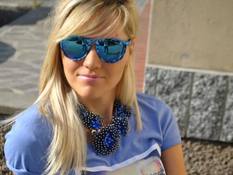 outfit jeans e tacchi abbinamento jeans e tacchi jeans fornarina botton up maglia happiness con karl lagerfeld e anna wintour sandali fornarina bracciale fucsia majique collana blu majique outfit casual outfit ottobre 2014 mariafelicia magno mariafelicia magno fashion blogger colorblock by felym outfit fucsia e blu occhiali da sole excape con lenti a specchio blu fashion blogger bionde fashion blogger italiane bionde how to wear jeans and heels sunglasses excape majique london jewels