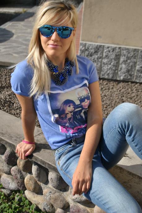 outfit jeans e tacchi abbinamento jeans e tacchi jeans fornarina botton up maglia happiness con karl lagerfeld e anna wintour sandali fornarina bracciale fucsia majique collana blu majique outfit casual outfit ottobre 2014 mariafelicia magno mariafelicia magno fashion blogger colorblock by felym outfit fucsia e blu occhiali da sole excape con lenti a specchio blu fashion blogger bionde fashion blogger italiane bionde majique london jewels how to wear jeans and heels 