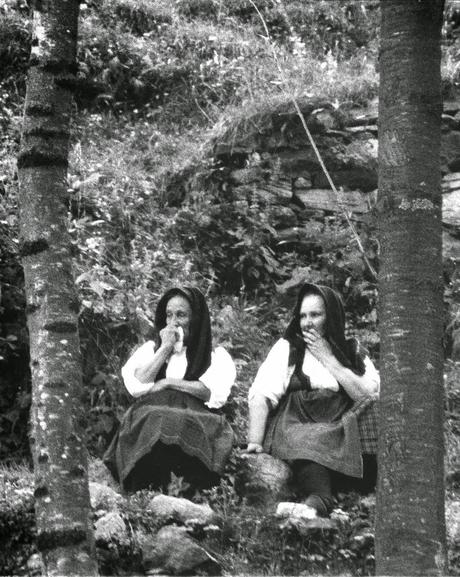 La donna nel costume della Vallestrona.