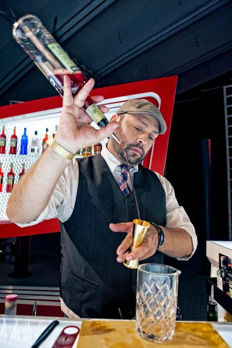 Sfida di Cocktail all'ultima goccia, al via MIXOLOGIST il nuovo talent sul bartending - dal 9 ottobre su DMAX