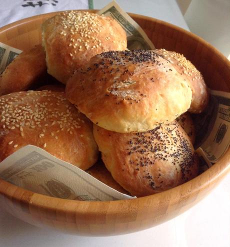 Ricetta: Panini al rosmarino con semi di sesamo e papavero