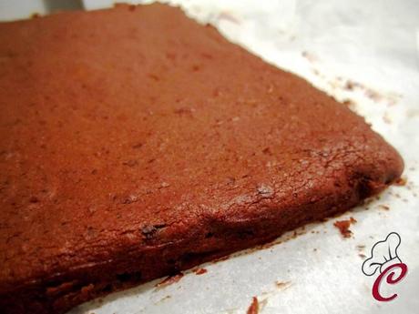 Torta nocciolata al cioccolato con pere e pistacchi: la ricchezza che risiede nei piccoli dettagli