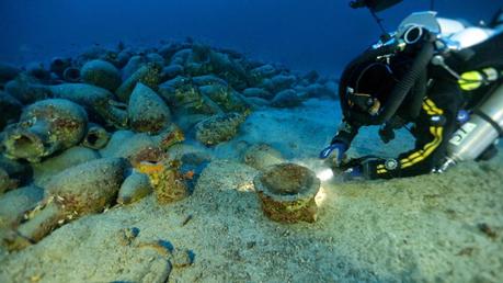 L’emozione di ammirare a 130 metri di profondità una nave naufragata 2000 anni fa