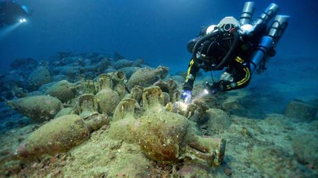 L’emozione di ammirare a 130 metri di profondità una nave naufragata 2000 anni fa