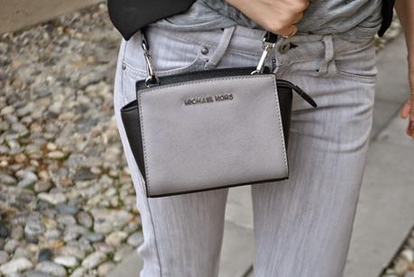 outfit grigio e nero outfit casual outfit jeans e tacchi abbinamenti griogio e nero come abbinare igrigio e nero jeans fornarina t-shirt pimkie blazer pimkie orecchini majique earrings majique london borsa mini selma di michael kors grigia e nera mini selma bag michael kors how to wear black and grey outfit ottobre 2014 outfit autunnali outfit casual autunnali outfit autunno 2014 outfit cappello da pioggia come vestirsi quando piove come vestirsi con la nebbia come proteggere i capelli se c'è la nebbiaoutfit quando piove rainy day fashion blogger italiane fashion blogger bionde mariafelicia magno mariafelicia magno fashion blogger colorblock by felym jeans fornarina grigi maglia grigia blazer nero cappello antipioggia nero 